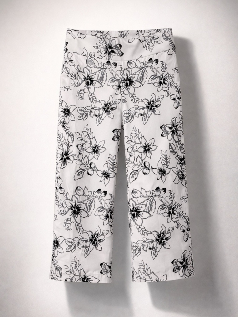 LISETTE Stretch cropped straight leg athletic pants, Black Floral Print, sz4,EUC
